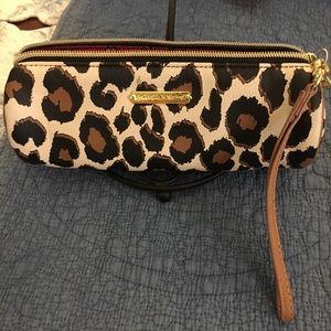 Cosmetic pouch